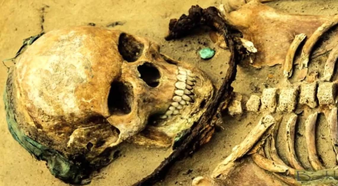 Khi còn sống, những bộ hài cốt trên được cộng đồng cho rằng họ chính là ma cà rồng hút máu ghê rợn.