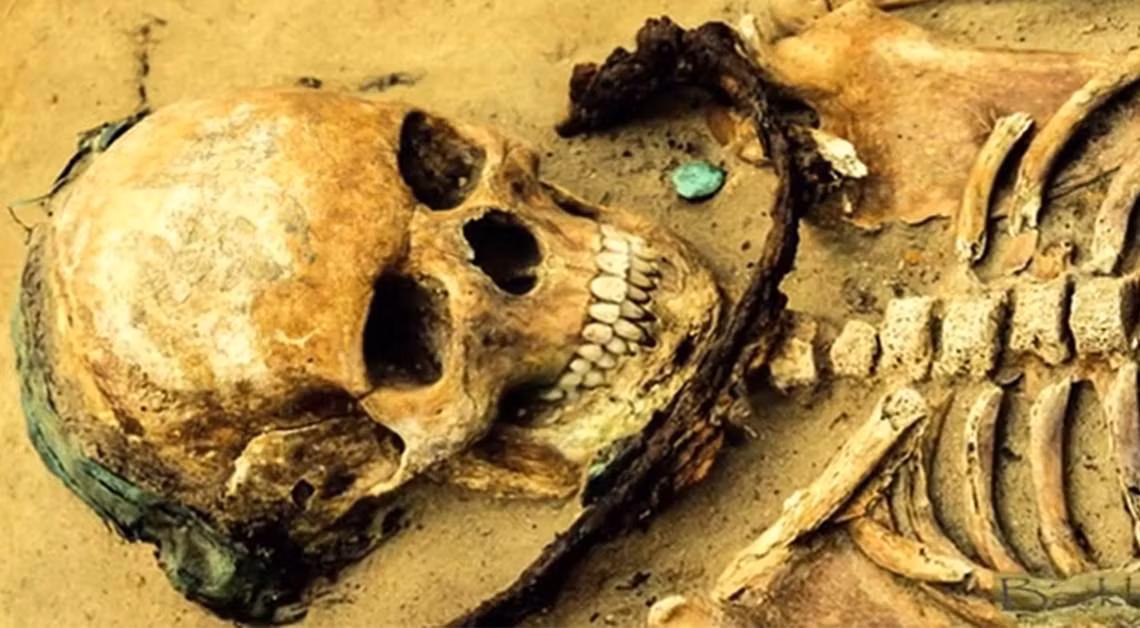 Khi còn sống, những bộ hài cốt trên được cộng đồng cho rằng họ chính là ma cà rồng hút máu ghê rợn.