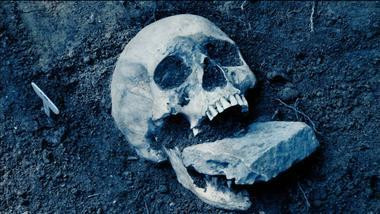 Độ tuổi của những bộ hài cốt "ma cà rồng" cũng ở nhiều nhóm khác nhau, bao gồm cả trẻ em. Nguyên nhân cái chết của họ là cố ý không phải do mắc bệnh. Điều này cho thấy họ có khả năng bị giết chết vì bị coi là sinh vật hút máu hại người.