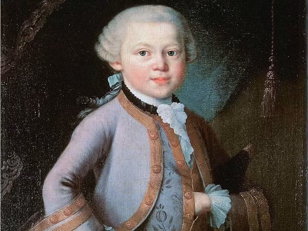 Wolfgang Amadeus Mozart là thiên tài âm nhạc nổi tiếng thế giới. Ông viết bản giao hưởng đầu tiên khi mới 8 tuổi. Với tài năng âm nhạc thiên bẩm, Mozart đi lưu diễn khắp châu Âu, trong đó biểu diễn cho hoàng gia nhiều nước.