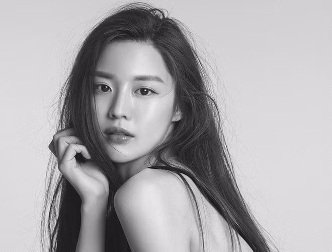 Cô cũng là một trong số ít những người nổi tiếng dám thẳng thắn thừa nhận chuyện “đụng chạm dao kéo” để cải thiện nhan sắc