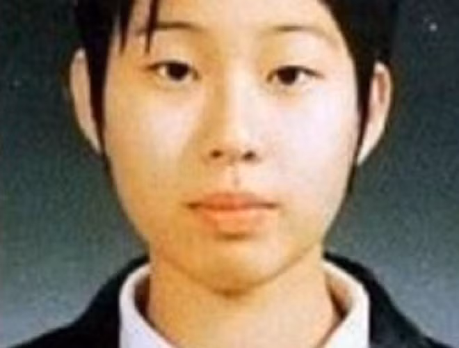 Từng bị chê bai vì sở hữu gương mặt nhạt nhòa, Yoo In Na đã quyết định phẫu thuật thẩm mỹ để hoàn thiện nhan sắc