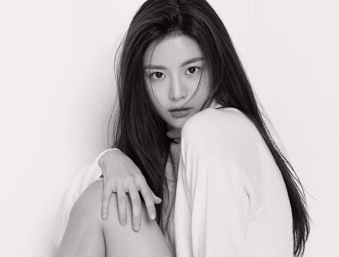 Với gương mặt đẹp “không góc chết”, Go Youn Jung được bình chọn là một trong 3 hình mẫu phẫu thuật thẩm mỹ lí tưởng nhất tại Hàn Quốc