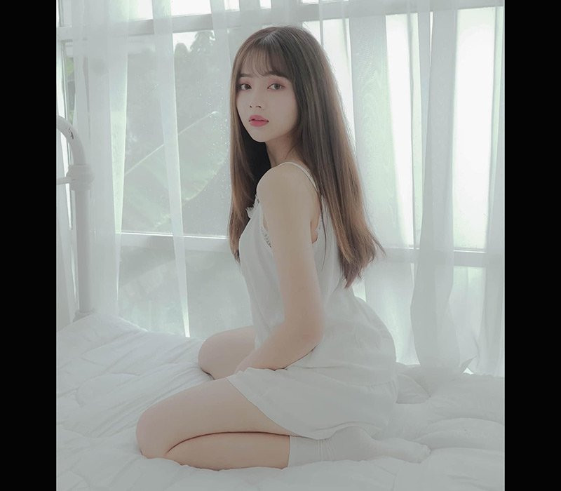 Đường cong nóng bỏng lại sở hữu gương mặt thiên thần, Lê Lý Lan Hương luôn là mỹ nhân được săn đón nhất các trang mạng xã hội.