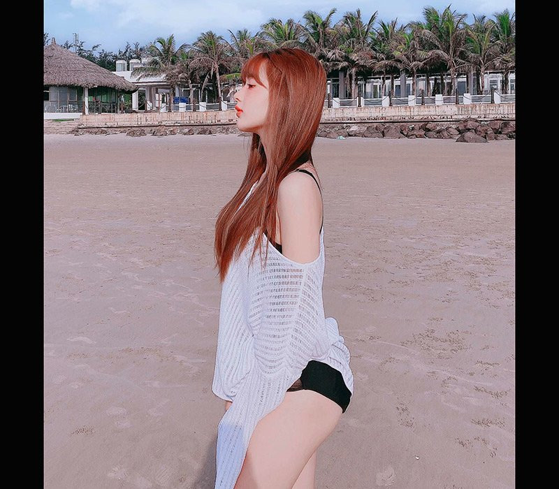 Khác với vẻ gầy gò và có phần nhỏ nhắn trước đây, hot girl ảnh thẻ giờ đây đã sở hữu body vạn người mê với đường cong nuột nà cùng những chỉ số hình thể chuẩn mực.