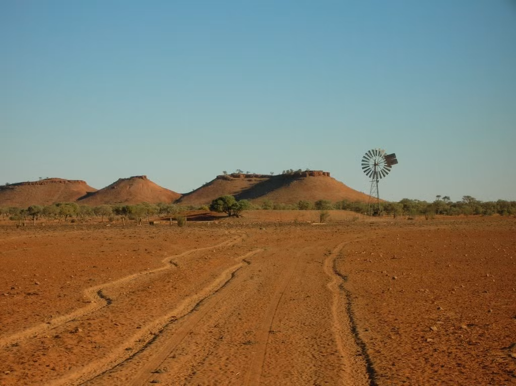 Nơi đây thu hút không ít du khách bởi tên gọi đặc biệt của mình. Nhiều người tò mò đến đồi Mamungkukumpurangkuntjunya để xem đại điểm này có gì thú vị.
