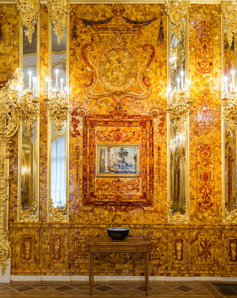 Sau khi Thế chiến 2 kết thúc, tung tích của căn phòng Hổ phách là một ẩn số. Không ai hay biết kho báu khổng lồ này đang ở nơi đâu dù giới chức trách, các chuyên gia, thợ săn lùng kho báu tìm kiếm nhưng đều không có kết quả.