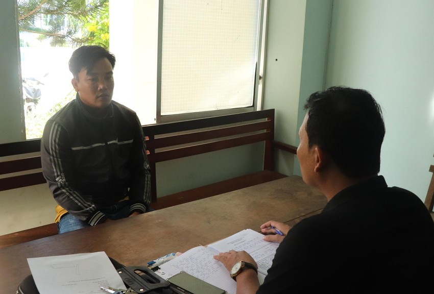  Cãi nhau khi tàn cuộc nhậu gây ra án mạng: Ngày 11/11, Công an tỉnh Ninh Thuận đang củng cố hồ sơ để xử lý Phạm Văn Tiện (32 tuổi, ngụ ở xã Thanh Hải, huyện Ninh Hải) về hành vi giết người. Tối 10/11, Tiện cùng một số bạn bè tổ chức nhậu tại quán nhậu thuộc xã Nhơn Hải, huyện Ninh Hải. Trong đó có Lê Hà Quang (32 tuổi, ngụ xã Nhơn Hải). Khi cuộc nhậu sắp tàn, Tiện và Quang xảy ra mâu thuẫn đánh nhau. Tiện chạy vào bếp của quán lấy một con dao. Quang đuổi theo thì bị Tiện đâm trúng bụng. Nạn nhân được đưa đi cấp cứu nhưng không qua khỏi.