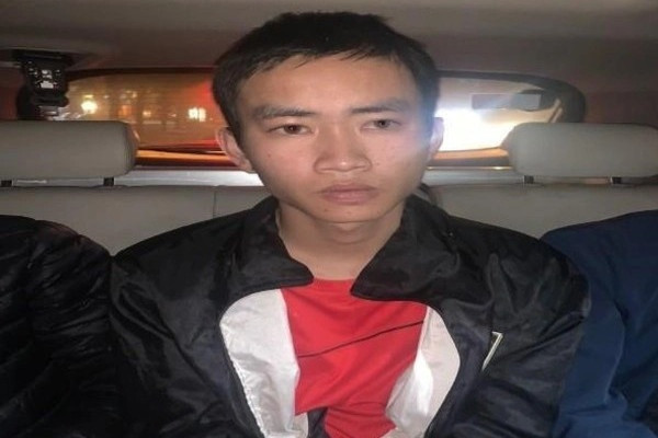  Nam thanh niên cầm dao chặn đường cướp tài sản: Ngày 8/11, Công an TP. Hà Nội, cho biết đã ra quyết định tạm giữ hình sự đối tượng Trần Khương Duy (SN 2001, trú huyện Giao Thủy, Nam Định) về hành vi cướp tài sản. Trước đó, chiều 31/10, Công an nhận đơn trình báo của chị Nguyễn Thị H.T. (SN 1997, ở huyện Gia Lâm) về việc chị bị 1 nam thanh niên chặn đường dùng dao nhọn đe dọa, cướp tài sản. Sau đó, nam thanh niên đã lấy điện thoại di động iPhone 11 của chị T. (trị giá khoảng 8 triệu đồng) rồi điều khiển xe bỏ đi.