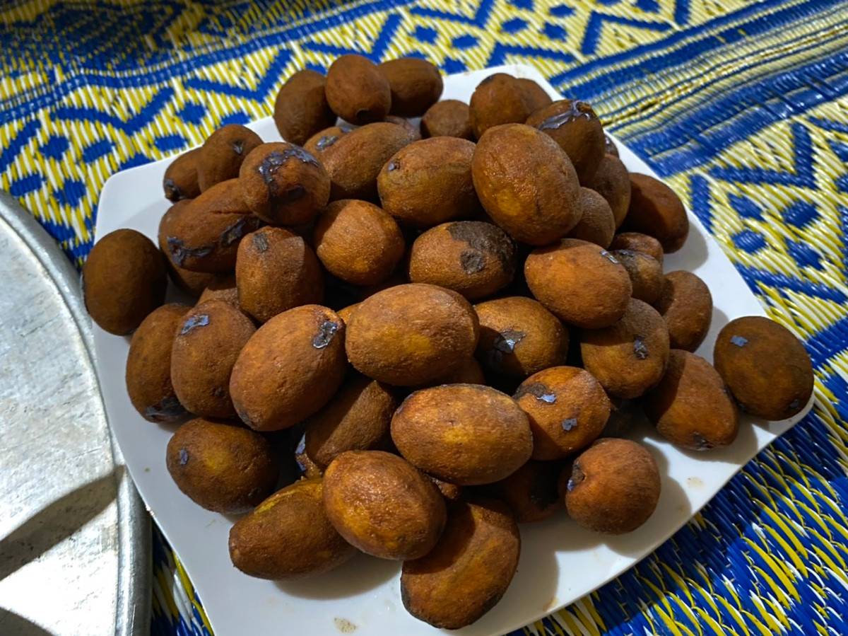 Cọ có thể được làm nhiều món: Cọ om, cọ muối, cọ om kho với thịt, cá... Ngoài ra, một thực khách sành ăn cọ là anh Nguyễn Hữu Hảo cho biết còn có thể làm món nộm cọ. Theo chia sẻ, để làm món nộm, cọ om xong tách ra, trộn cùng gia vị, rau thơm, lạc rang, tai mũi lợn... sẽ ngon và hấp dẫn hơn.