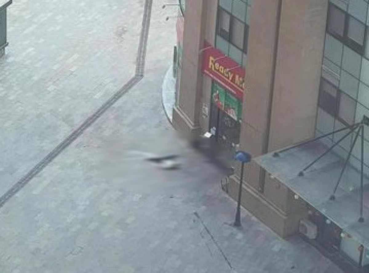 Một thanh niên rơi từ tầng cao chung cư Kim Văn - Kim Lũ Mot thanh nien roi tu tang cao chung cu Kim Van - Kim Lu