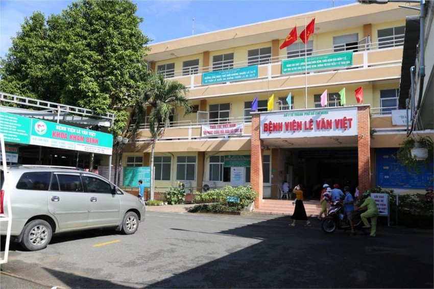  Nam thanh niên bị chém tử vong sau cuộc nhậu: Chiều 7/11, Công an TP Thủ Đức, TP HCM vẫn đang tiếp tục điều tra làm rõ nguyên nhân vụ việc một nam thanh niên bị chém vào vùng cổ dẫn đến tử vong tại Bệnh viện Đa khoa Lê Văn Việt. Qua xác minh, vào khuya cùng ngày, Phan Minh T. (23 tuổi) và một người bạn cùng nhậu tại phường Long Thạnh Mỹ. Sau đó cả hai xảy ra mâu thuẫn, khi T. trở về phòng trọ thì nghi phạm đến nói chuyện và cả hai dùng hung khí đánh nhau. T bị chém vào vùng cổ dẫn đến tử vong, nghi phạm cũng bị chém vào cổ tay.