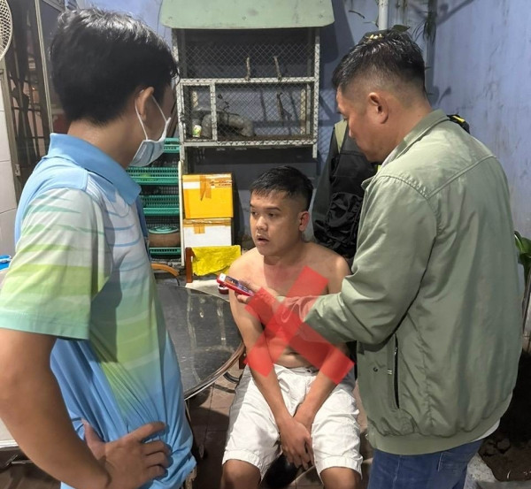 Nhóm cầm đầu đường dây cấu kết chặt chẽ, phân công vai trò, nhiệm vụ cụ thể trong việc quản lý tài khoản tổng và chia các tài khoản nhỏ giao lại cho các con bạc để tham gia đặt cược. Việc tính toán giao nhận tiền thắng thua được thực hiện bằng hình thức chuyển khoản. Bước đầu, nhà chức trách xác định đường dây tổ chức đánh bạc và đánh bạc trên hoạt động khoảng 3 năm, với số tiền thắng thua lên đến 30.000 tỷ đồng. (Ảnh: CAND)