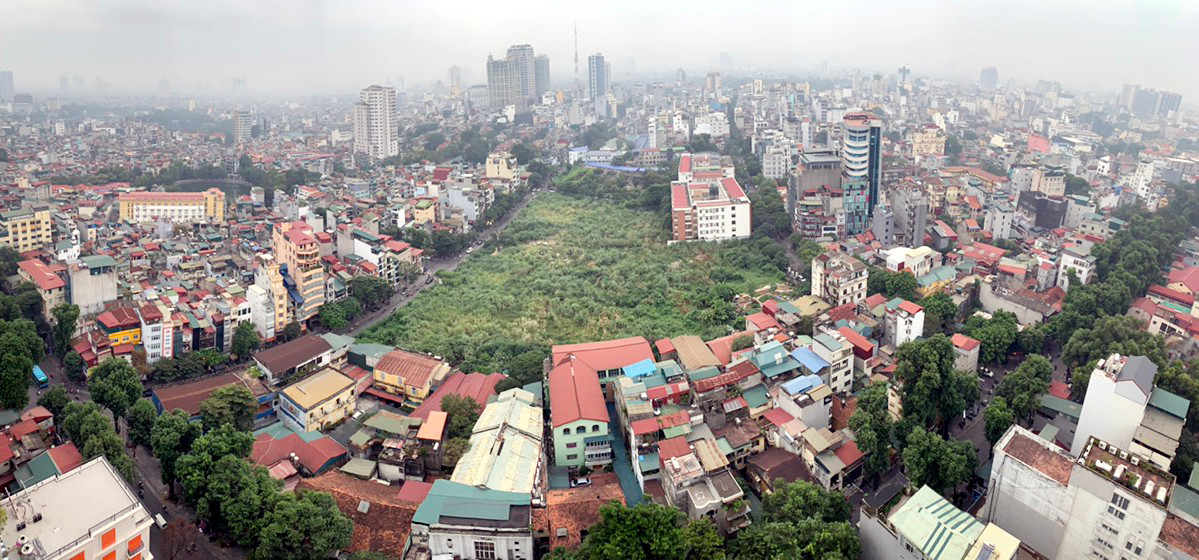 Theo quy hoạch chung của UBND TP Hà Nội đưa ra vào năm 2016 không cho phép tuyến phố Lò Đúc - Kim Ngưu xây dựng công trình cao tầng. Mời quý độc giả xem video. Nguồn: VTC1