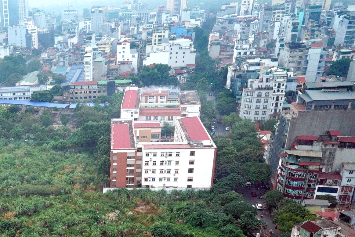 Ngôi trường Lê Ngọc Hân được xây dựng trên một phần đất thu hồi từ Nhà máy rượu Hà Nội.