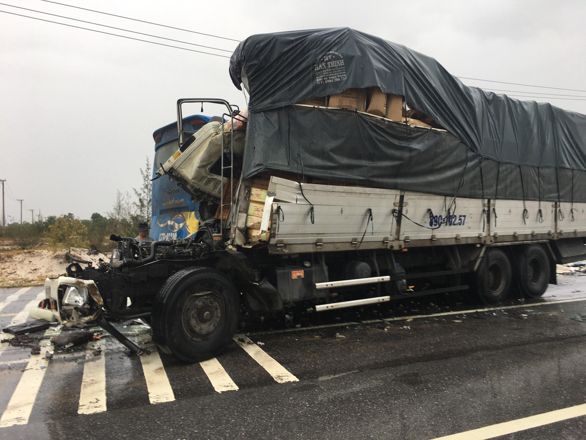 Ngoài tài xế Hiệp, đến thời điểm hiện tại cũng đã có 9 hành khách trên xe giường nằm cũng bị thương phải vào bệnh viện điều trị.