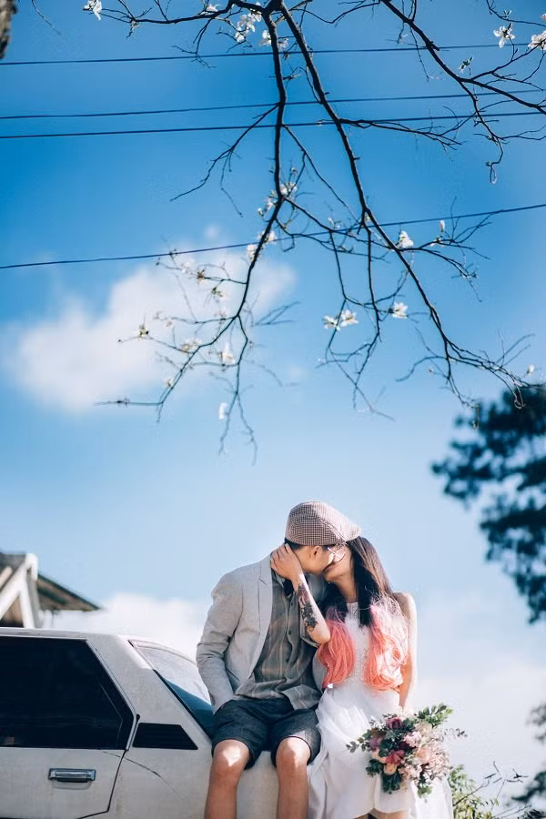 Cả hai thường xuyên trò chuyện nhưng Thảo luôn coi Lực như một người em trai. ‘Hôm Lực nói ‘em thích chị' mình đứng hình luôn nhưng cũng kệ vì mình nghĩ chỉ là chút bồng bột' - Ngọc Thảo tâm sự.