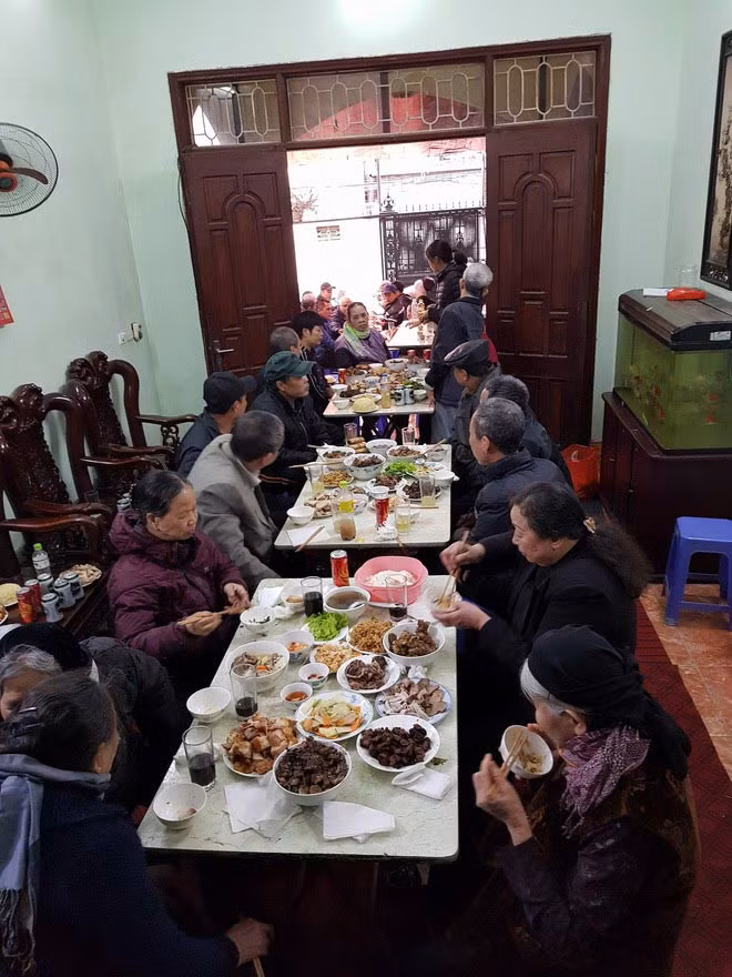 Dù nhà chồng có giỗ vẫn được ngủ đến 9 giờ sáng.