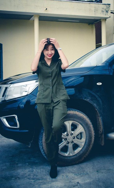 Nhân vật được nhiều người quan tâm này là cô nàng Phạm Thị Hồng Thắm (sinh năm 1996, hiện đang công tác tại xã Hòa Ninh, huyện Hòa Vang, TP.Đà Nẵng).