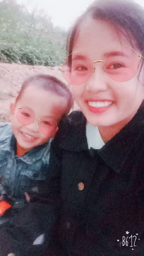 Nguyễn Mai năm nay 22 tuổi và em bạn ấy mới có 3 tuổi thôi à.