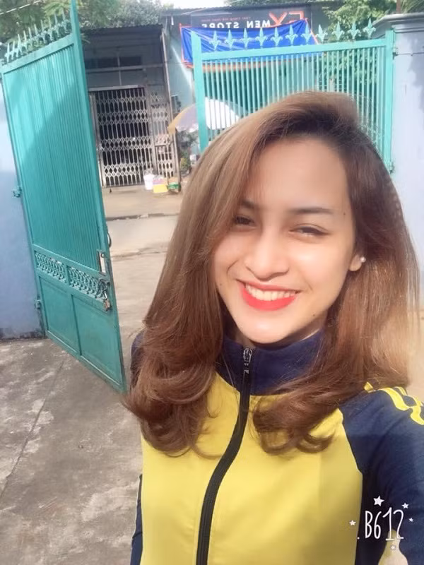 ‘Ước mơ của mình là theo nghiệp người mẫu. Nhiều người nói mình nên thử sức cả ở lĩnh vực điện ảnh, nên mình hy vọng tương lai có thể phát triển được nghề nghiệp cho bản thân'. - H ‘Duyên Bkrông chia sẻ.