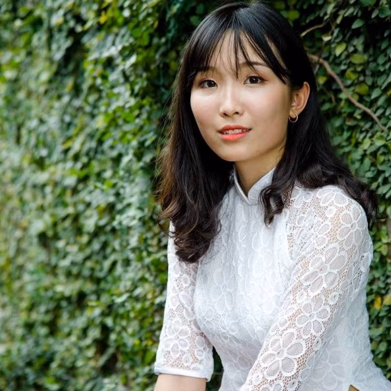 Cô gái may mắn tiếp theo được chọn là Nguyễn Hồng Nhung (20 tuổi). 9X là sinh viên trường Tiếng Nhật Tokyo Nihon.