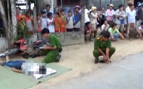 Đối tượng chém chết đồng nghiệp sau bữa nhậu ra đầu thú Doi tuong chem chet dong nghiep sau bua nhau ra dau thu