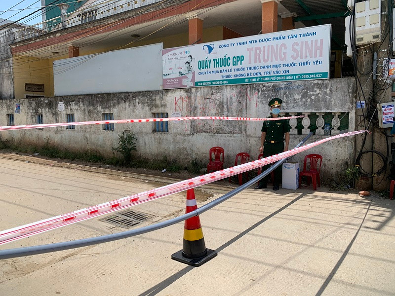  3. Quảng Ngãi: Thực hiện giãn cách xã hội từ 12h trưa ngày 7/5 sau khi có một trường hợp dương tính COVID-19 tại `xóm Vĩnh Long, thôn An Vĩnh, xã Tịnh Kỳ, TP Quảng Ngãi.