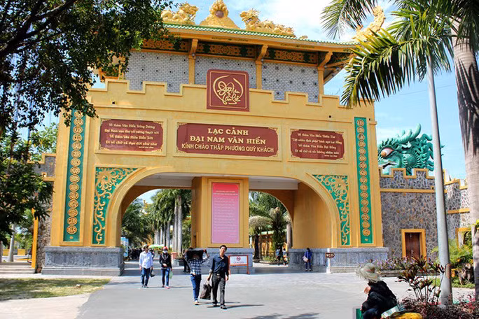 Ba Phuong Hang cam nghe si den Dai Nam: 