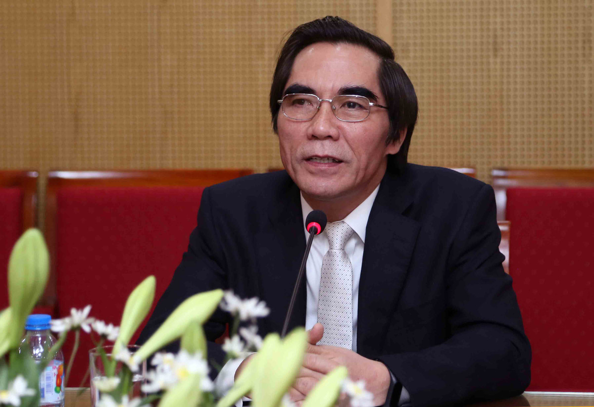 Ông Trung sinh năm 1961, trước khi được Thủ tướng bổ nhiệm làm Thứ trưởng, là Cục trưởng Cục Phát triển doanh nghiệp.