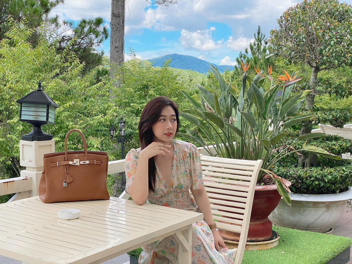 "Việc mình mới vào một tổ chức, là người thiếu kinh nghiệm và mới bước ra từ một cuộc thi sắc đẹp, người khác hoài nghi về năng lực là điều không thể tránh khỏi. Nhưng quan trọng, mình có đủ can đảm để vượt qua định kiến và chứng minh mình không như những gì họ nghĩ", Hà My nói. Ảnh: NVCC. 