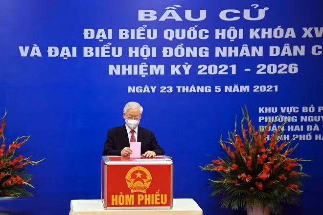 Tong Bi thu va cac lanh dao cap cao bo phieu bau DBQH khoa XV va HDND cac cap