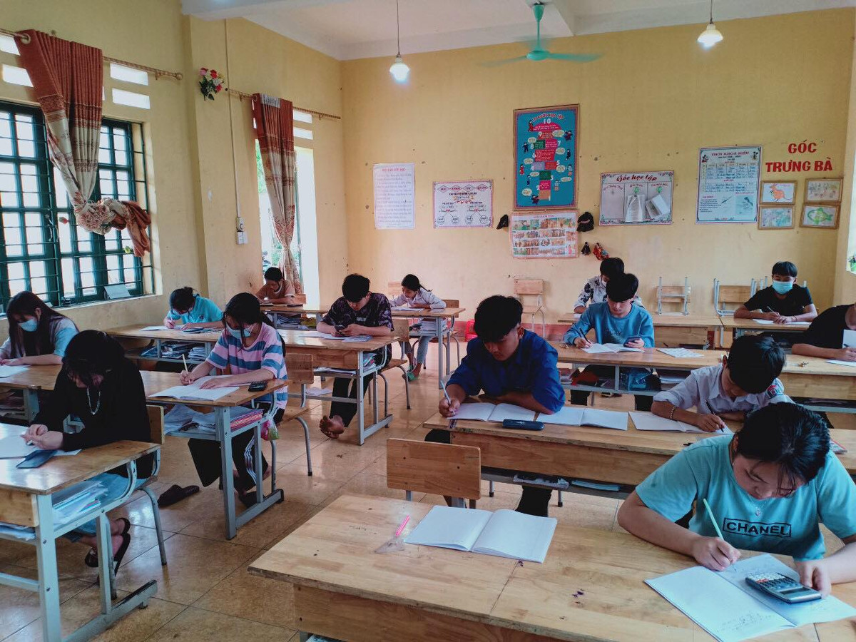 Lao Cai: Hoc sinh ho, sot, dien F2 thi vao 10 co phong thi rieng