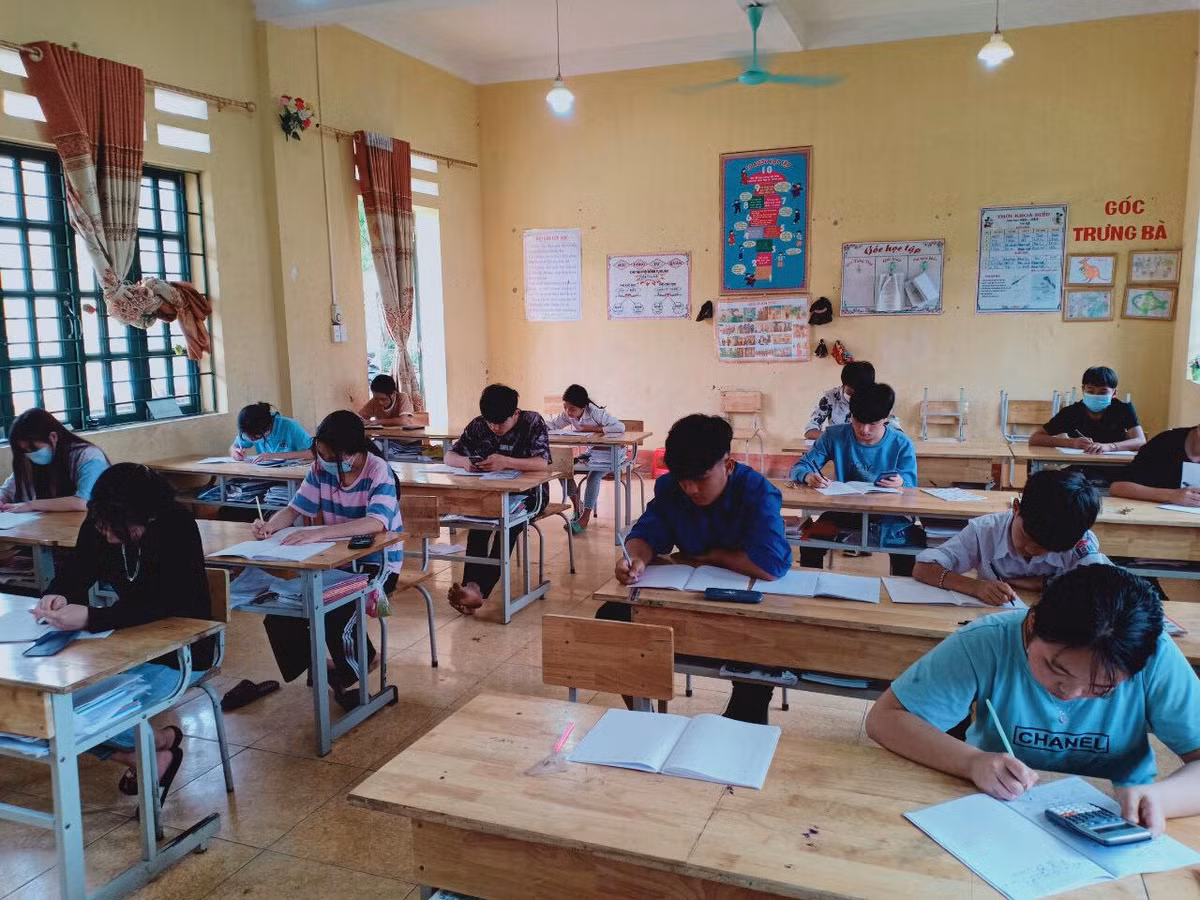 Lao Cai: Hoc sinh ho, sot, dien F2 thi vao 10 co phong thi rieng