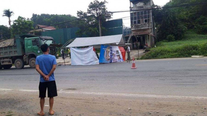 Xe “ho vo” lan lan tong xe may, 2 thanh nien tu vong tai cho