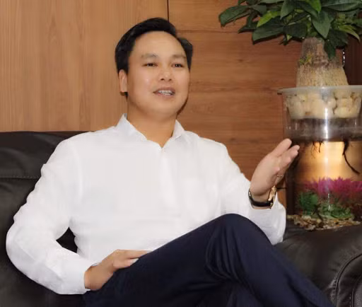  6. Ông Nguyễn Văn Luyến (SN 1981): Phó Bí thư Đảng ủy, Thành viên Hội đồng Thành viên, Tổng Giám đốc Tổng Công ty Đầu tư phát triển hạ tầng đô thị UDIC. Chuyên môn nghiệp vụ: Đại học, ngành Cầu đường; Học hàm học vị: Thạc sĩ Kỹ thuật Xây dựng công trình giao thông; Lý luận chính trị: Cao cấp. Ông Nguyễn Văn Luyến, trúng cử đại biểu HĐND TP. Hà Nội nhiệm kỳ 2021-2026 tại đơn vị bầu cử huyện Đan Phượng.