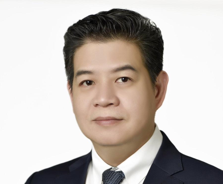  8. Ông Trịnh Xuân Quang (SN1970): Chủ tịch Hội đồng quản trị, Giám đốc Công ty Cổ phần Tư vấn HANDIC - Đầu tư và Phát triển nhà Hà Nội. Ông Trịnh Xuân Quang có Trình độ chuyên môn: Đại học, ngành Cơ khí động lực; ngành Kinh tế đối ngoại; Học hàm học vị: Thạc sĩ Quản trị kinh doanh (MBA); Sơ cấp Lý luận chính trị.