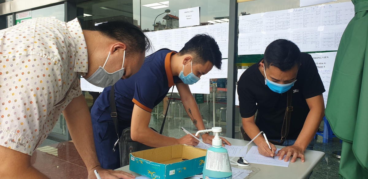 Trường hợp không sử dụng điện thoại thông minh hay máy tính thì phải khai báo qua tờ giấy theo mẫu.