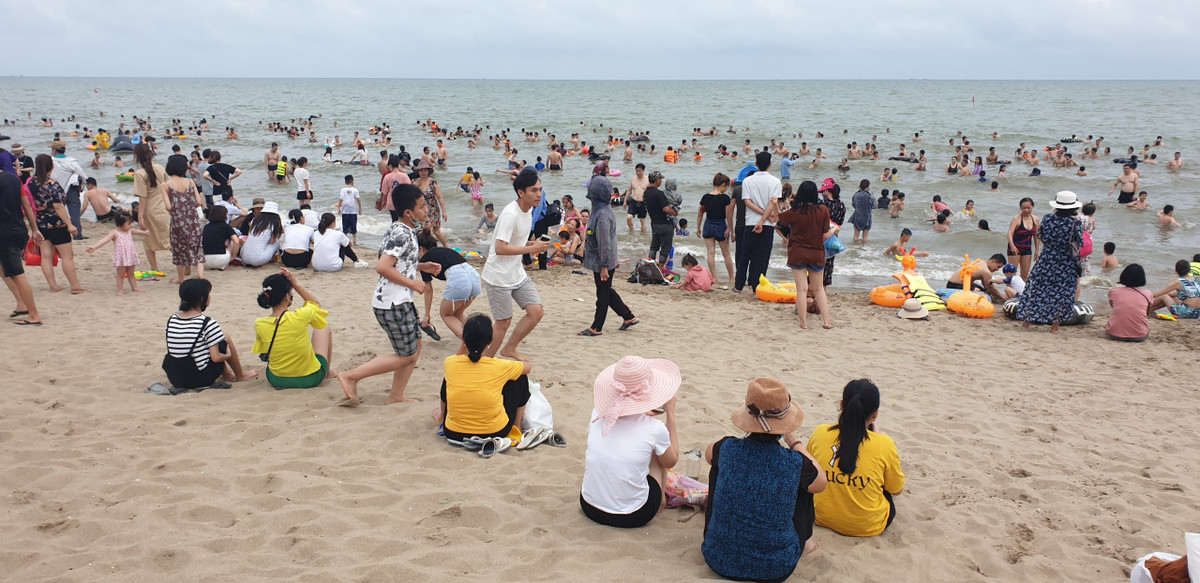 Ngày 1/5, UBND TP. Sầm Sơn đã ra công điện khẩn xử lý nghiêm trường hợp không đeo khẩu trang tại nơi công cộng, tập trung đông người,