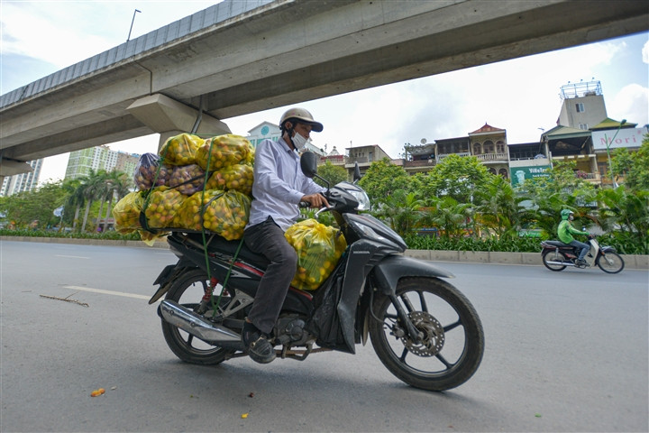 Giải cứu vải thiều Bắc Giang với giá 20.000 đồng/kg ở Hà Nội - Hình 9 Giai cuu vai thieu Bac Giang voi gia 20.000 dong/kg o Ha Noi-Hinh-9