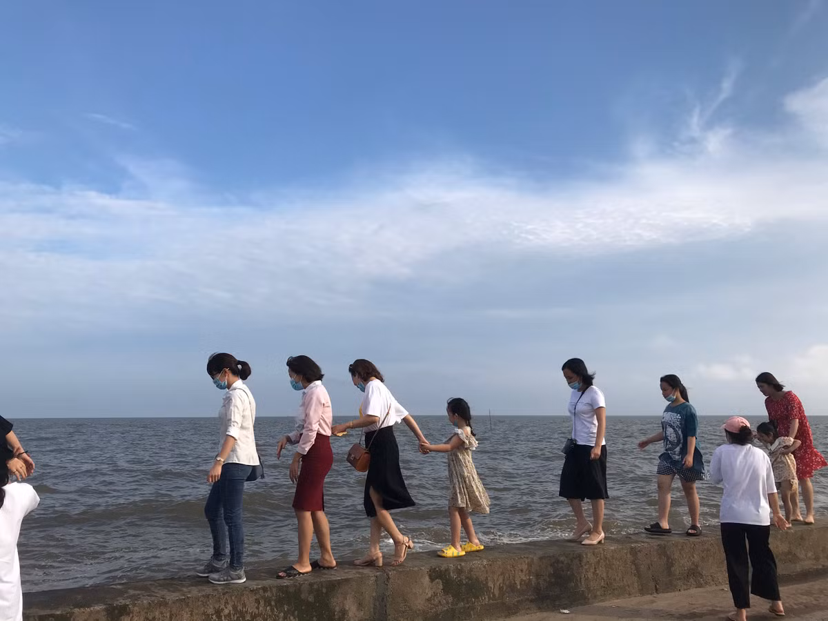 Còn không có dịch vụ vui chơi khác vì điểm du lịch Quất Lâm chưa được đầu tư bài bản về cơ sở hạ tầng dịch vụ du lịch.