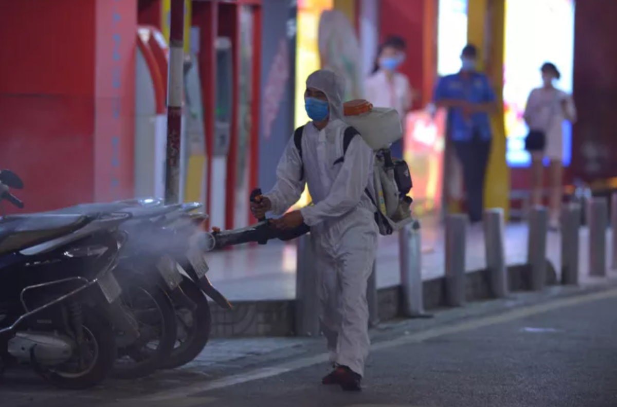 Thuc hu hinh anh nguoi dan ong ngat, non ra mau trong sieu thi BigC