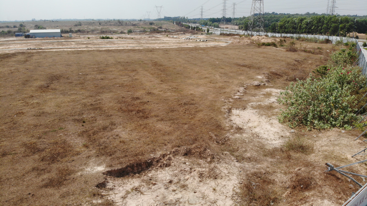 Ðây là khu “đất vàng” nhưng Tổng Công ty Sản xuất - Xuất nhập khẩu Bình Dương tự định giá “bèo". Thương vụ này có dấu hiệu gây thất thoát Ngân sách nhà nước hàng nghìn tỷ đồng.