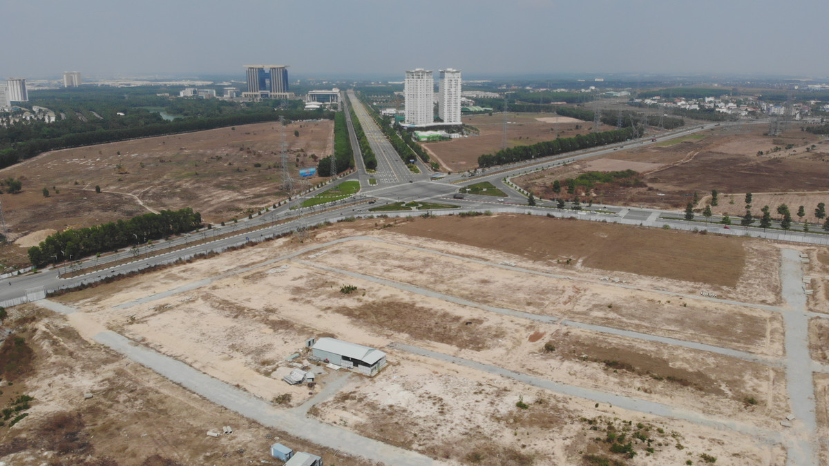 Theo thông tin tỉnh Bình Dương cung cấp tại cuộc họp trước đó, 43ha đất nêu trên ban đầu do Tổng công ty Sản xuất - xuất nhập khẩu Bình Dương (doanh nghiệp 100% vốn nhà nước trực thuộc Tỉnh ủy Bình Dương) quản lý vào năm 2004.