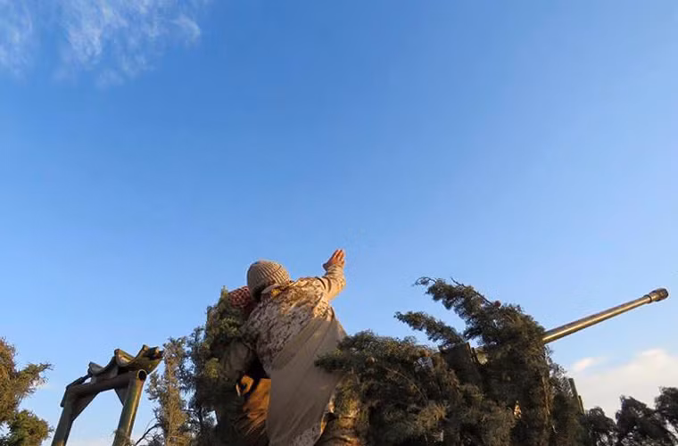 Kể từ khi Không quân Nga chính thức tham gia cuộc chiến chống phiến quân IS tại Syria, lực lượng khủng bố này đã không còn được “tự tung tự tác”, nghênh ngang thời Không quân Mỹ và đồng minh triển khai không kích. Giờ đây, quân IS phải chui rúc trong hầm hoặc là tháo chạy mỗi khi máy bay Nga công kích.