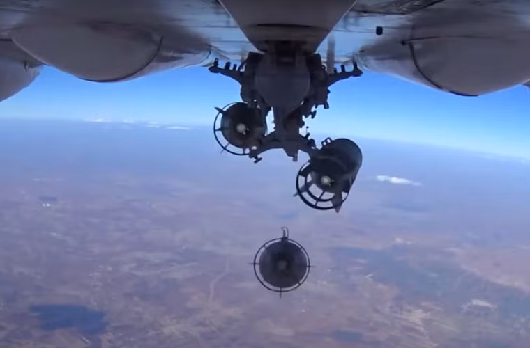 Điển hình là hệ thống ngắm mục tiêu mới SVP-24 trang bị trên máy bay ném bom Su-24M cho phép máy bay ném một quả bom thường có thể đạt độ chính xác gần như của một quả bom thông minh. Nhờ hệ thống này, các máy bay ném bom chiến thuật sẽ không phải bổ nhào tấn công – thời điểm máy bay dễ bị bắn hạ nhất.