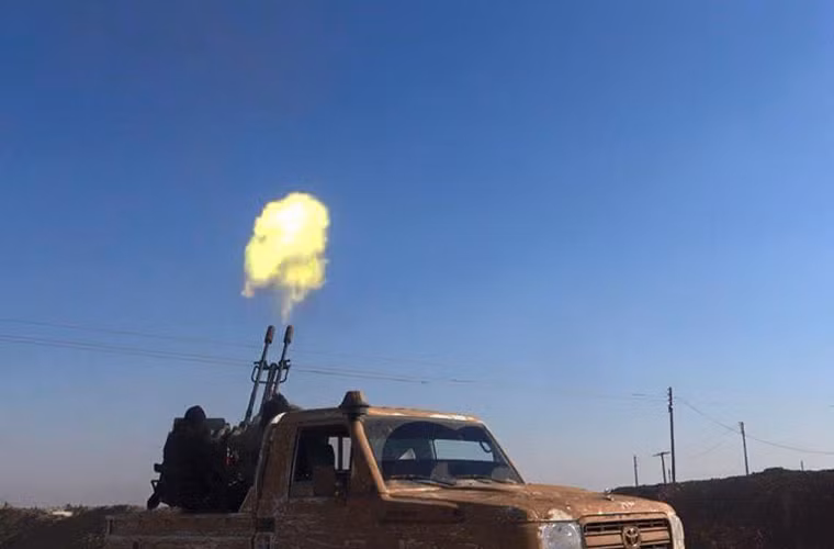 Tất nhiên, các thủ lĩnh phiến quân IS không chịu ngồi yên, lực lượng này đã có nhiều nỗ lực nhằm đối phó với máy bay chiến đấu Nga. Điều đầu tiên, tất nhiên đó là chiến đấu, sử dụng vũ khí có trong tay cố gắng bắn hạ máy bay Nga.