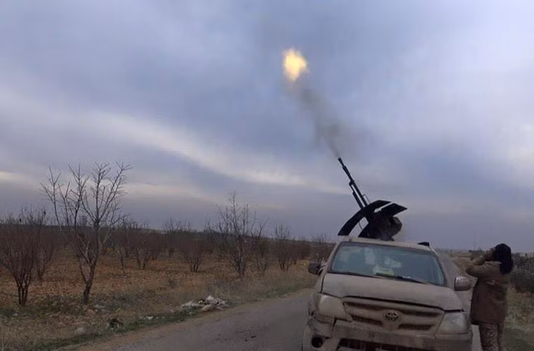 Ảnh: Khẩu súng máy phòng không 12,7mm gắn trên xe bán tải đang cố gắng bán vào các máy bay Nga.