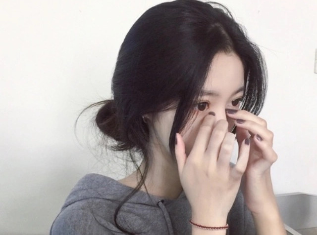 Nhiep anh gia bi nu sinh to cuong buc va su that bat ngo