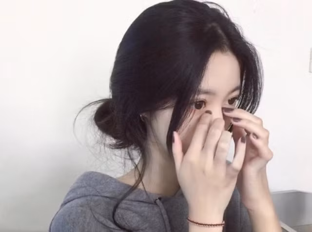 Nhiep anh gia bi nu sinh to cuong buc va su that bat ngo